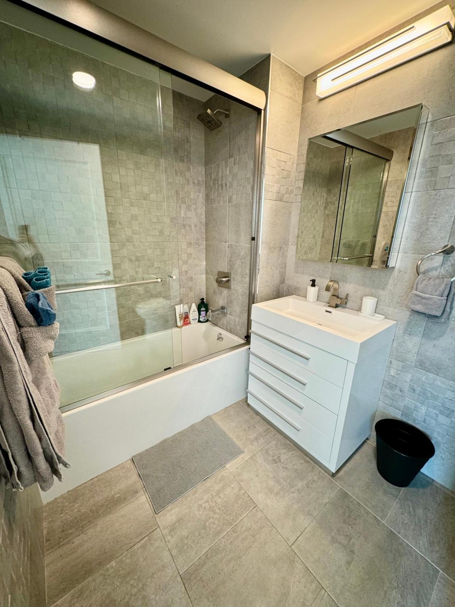 Near Manhattan Spacious Stunning New Modern Penthouse 3-bedroom Appartement New York