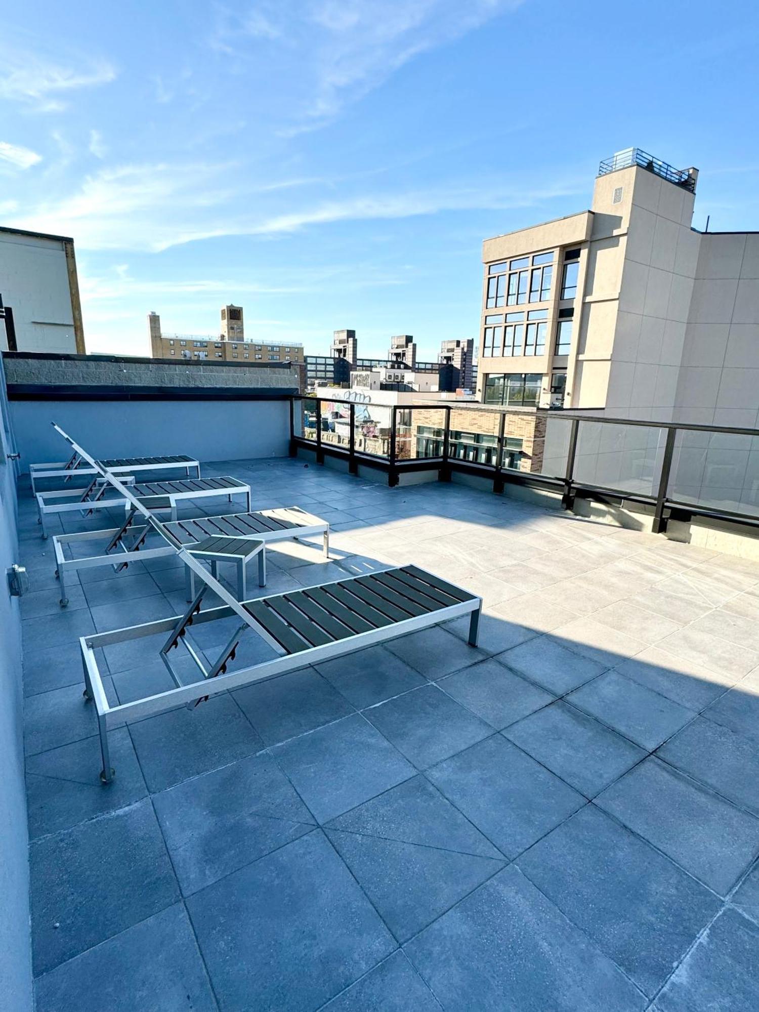 Near Manhattan Spacious Stunning New Modern Penthouse 3-bedroom Appartement