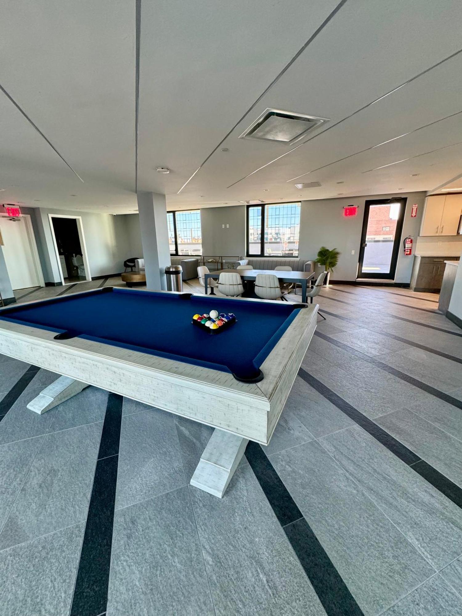 Near Manhattan Spacious Stunning New Modern Penthouse 3-bedroom Appartement New York