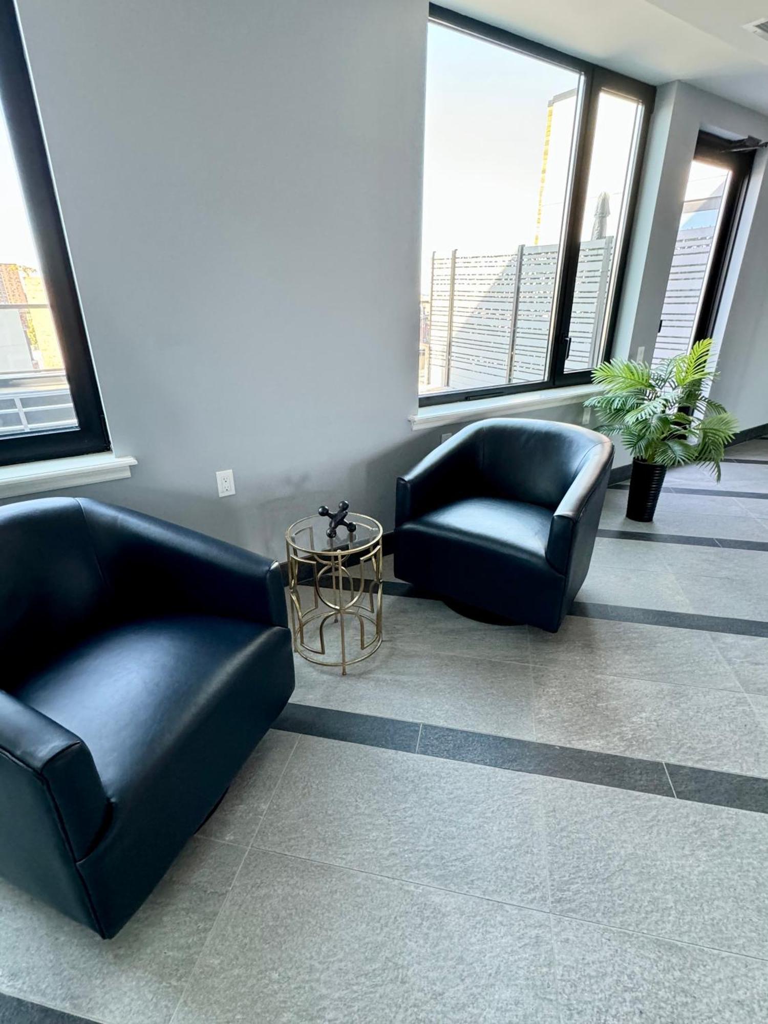 Near Manhattan Spacious Stunning New Modern Penthouse 3-bedroom Appartement *