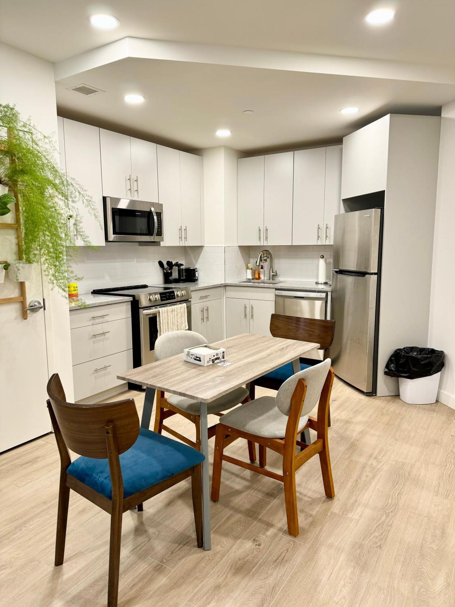 Near Manhattan Spacious Stunning New Modern Penthouse 3-bedroom Appartement