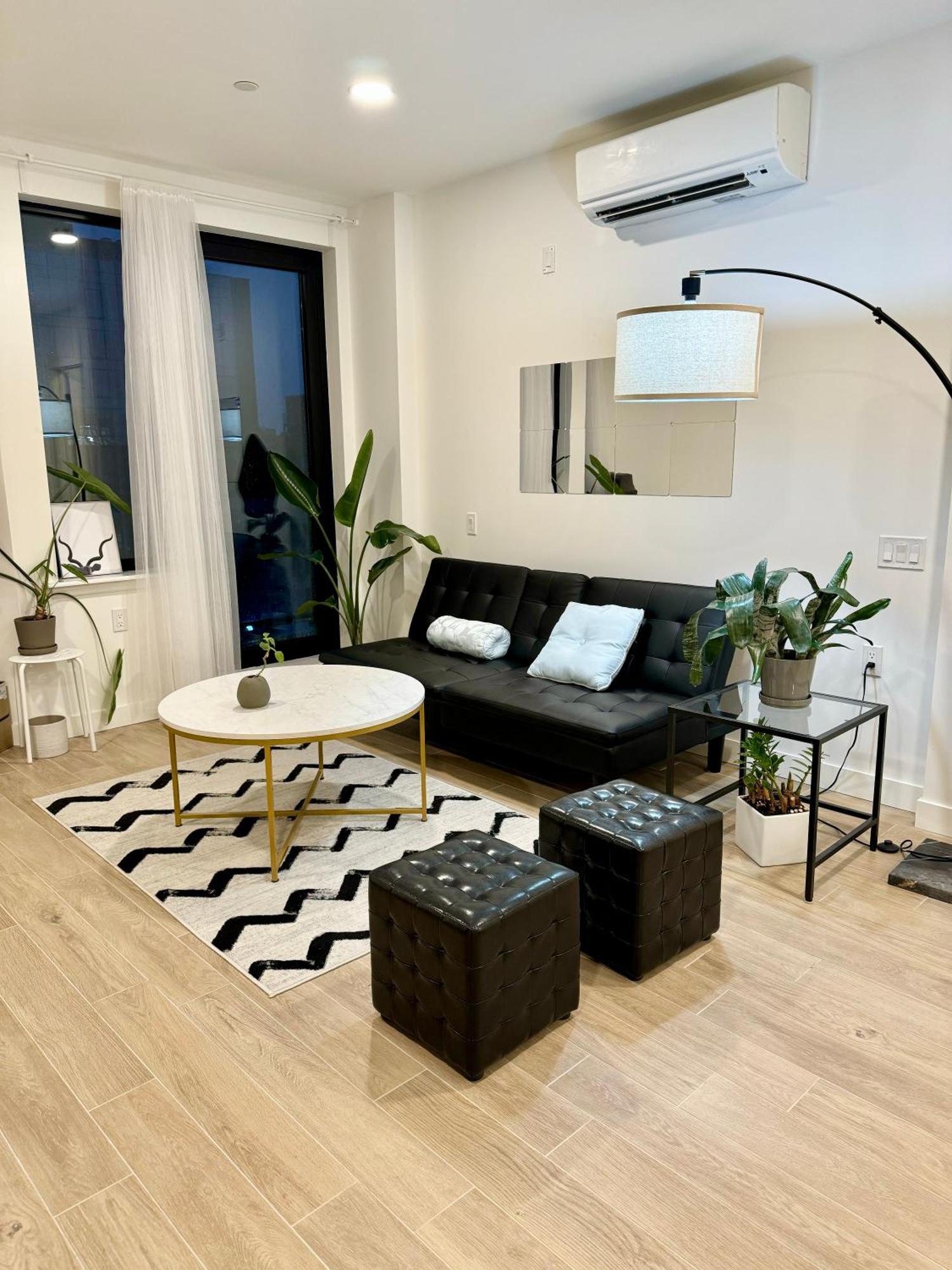 Near Manhattan Spacious Stunning New Modern Penthouse 3-bedroom Appartement *